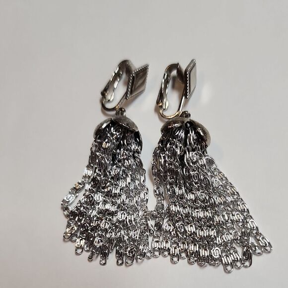 Sarah Coventry Sarah Cov Elegant Silver Tassel Clip On Earrings Signed - Picture 1 of 5